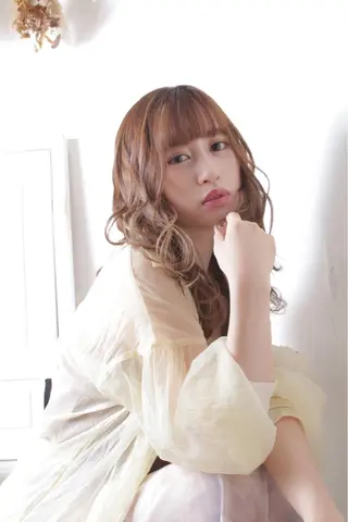 ロング カラー パーマ ヘアアレンジ 推し活専用 【派手髪】飯野ゆかりのヘアスタイル