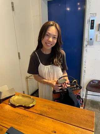 セミロング カラー MIOベージュカラー 柔らかいカラーのヘアスタイル