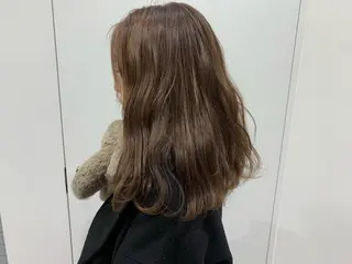 セミロング カラー ヘアアレンジ 透明感♡︎♡︎ 佐々木早苗のヘアスタイル