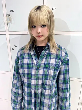 セミロング ウルフカット／吉村 桃子のヘアスタイル