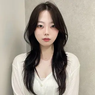 セミロング ハッシュカット🖤 レイヤー/透けカラーのヘアスタイル