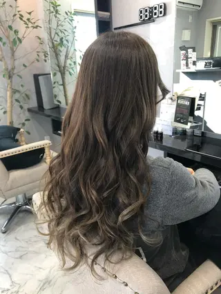 ロング カラー FAVORE 【ファヴォーレ】のヘアスタイル