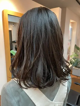 ミディアム Land.所属・【透明感ツヤカラー】 三浦寛之のヘアスタイル