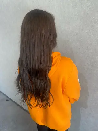 カラー Bish Yanaのヘアスタイル