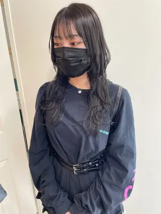 ロング カラー MIOベージュカラー 柔らかいカラーのヘアスタイル