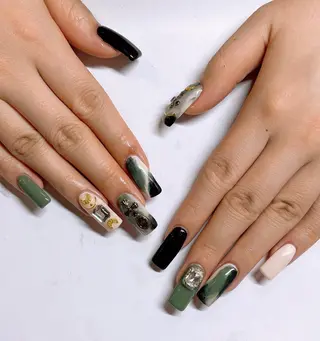 ネイル VIERU 🌈🎀💖のネイルデザイン