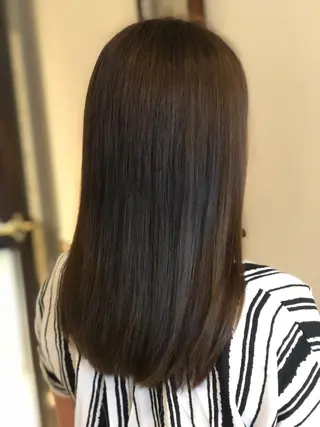 セミロング カラー 嶌田 沙紀のヘアスタイル