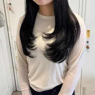 セミロング 縮毛矯正／レイヤー／ 髪質改善／海月のヘアスタイル
