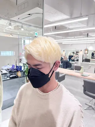 セミロング カラー メンズ ブリーチ特化 ハイトーンRYOYAのヘアスタイル