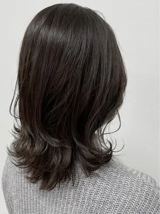 ミディアム 小林 愛花のヘアスタイル