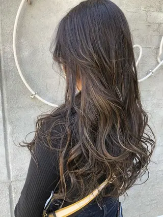 ロング ブリーチ毛矯正.髪質 改善.髪にドラマをのヘアスタイル