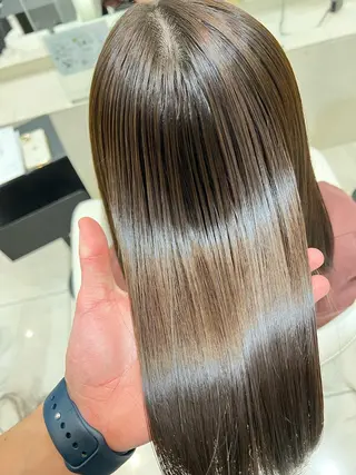 ミディアム ☃️顔周りレイヤー グレージュSHUTOのヘアスタイル