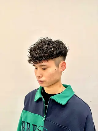 ショート パーマ ヘアアレンジ メンズ 顔まわりカット の達人のヘアスタイル