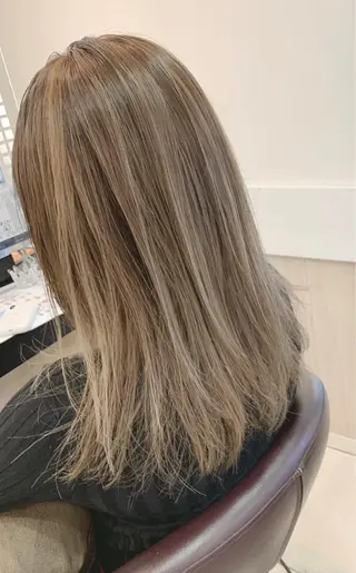 セミロング カラー トータルビューティー K:R鶴川のヘアスタイル