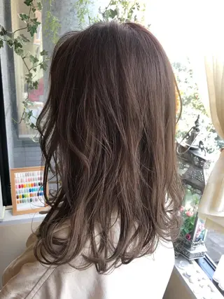 セミロング カラー パーマ 馬場 百合恵のヘアスタイル