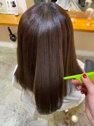 ミディアム MIOベージュカラー 柔らかいカラーのヘアスタイル