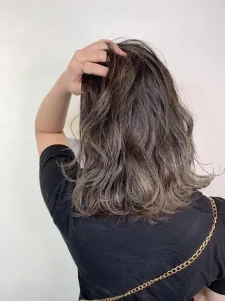 ミディアム ＿WHITE鳳店 アンダーバーホワイトのヘアスタイル