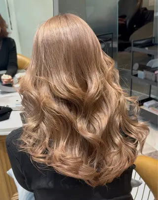 ロング 栄ハイトーン/ ベージュカラー中園薪のヘアスタイル