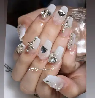 ネイル フラワー ムーンのネイルデザイン