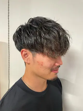 メンズ GOTODAYシェアサロン梅田店所属・まな カラー、メンズパーマのヘアスタイル