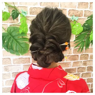 ロング ヘアアレンジ 毛穴改善/脱毛 ネイル 川上久仁子のエステ・リラクイメージ