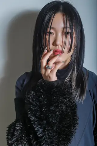 セミロング カラー 伊藤 裕貴のヘアスタイル