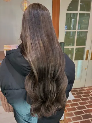 ロング 秋田 弥生のヘアスタイル