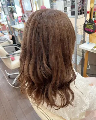 ミディアム カラー まさき✂︎ブリーチ／ デザインカラーのヘアスタイル