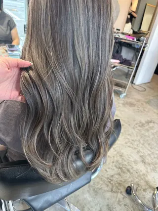 ロング YURIK Aのヘアスタイル