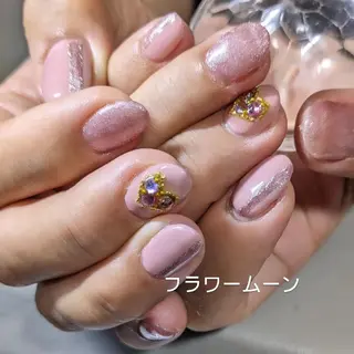 ネイル フラワー ムーンのネイルデザイン