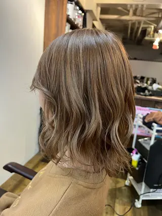 ミディアム カラー 大西 碧海のヘアスタイル