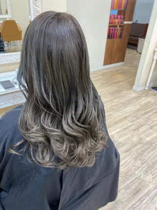 ロング カラー ému エミュ　hair &spa所属・近藤 みゅうまのヘアスタイル