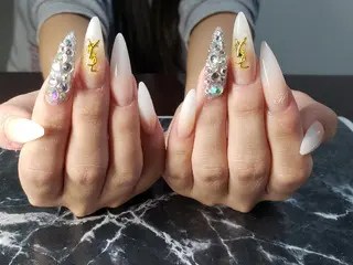 ミディアム ネイル クロキ 。のネイルデザイン