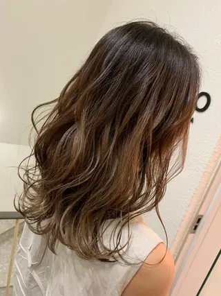 ミディアム 村阪 由美子のヘアスタイル