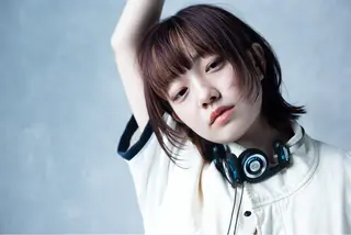 ミディアム カラー 竹村 茉優のヘアスタイル