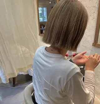 ショート カラー 泊 紗羅のヘアスタイル