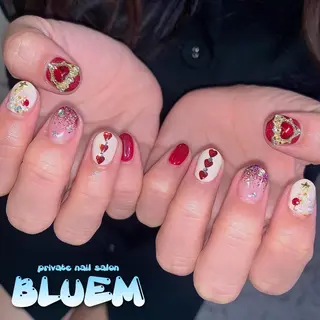 ネイル BLUEM なな🐶のネイルデザイン