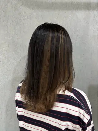 ミディアム 緑川 佳薫のヘアスタイル