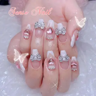 ネイル 🦋 Queenieのネイルデザイン