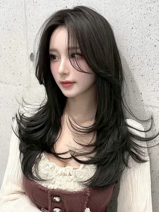 ロング カラー 鍋島 美華のヘアスタイル