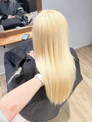 ロング カラー ハイトーンカラー シールエクステのヘアスタイル