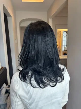 ミディアム カラー 栗林 茉那のヘアスタイル