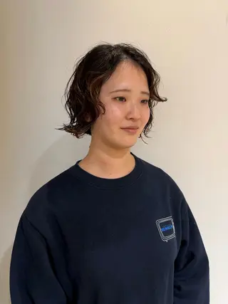 ショート パーマ 塩澤 榛奈のヘアスタイル