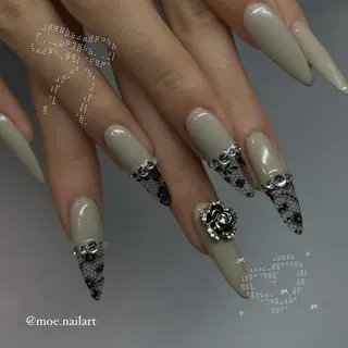 ネイル ⁸ᵃᵖᵖʸ🐝⋆゜ MöEのネイルデザイン