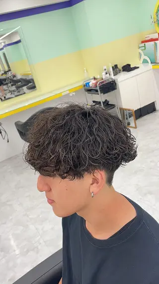 ショート パーマ ヘアアレンジ メンズ 艶カラー の達人のヘアスタイル