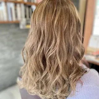 セミロング 加藤 実穂のヘアスタイル
