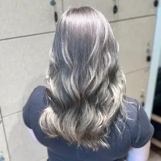 カラー 🌼EARTH 望月美那🌼のヘアスタイル