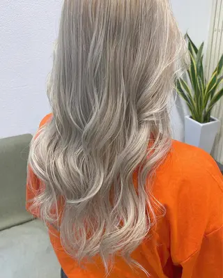 ロング カラー GiseL アンリのヘアスタイル