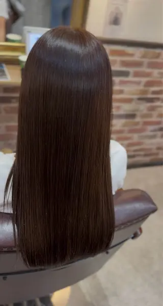 ロング 飯星慧斗 /ブリーチ、縮毛矯正のヘアスタイル