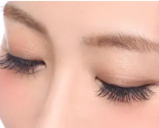 マツエク・マツパ Very (ベリー)所属・吉田 彩花の眉毛・アイブロウイメージ